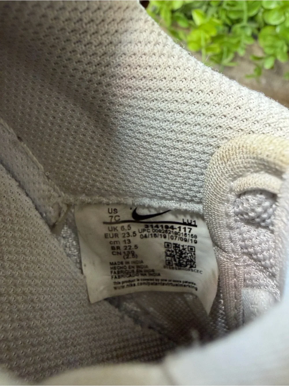 Nike youth low
